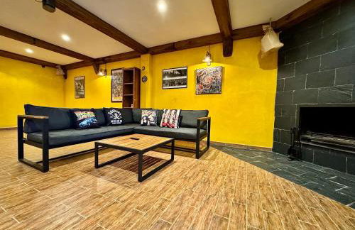 Casa familiar junto al Lago de la Encantada con zona de juegos, BBQ y cine - Foto 8