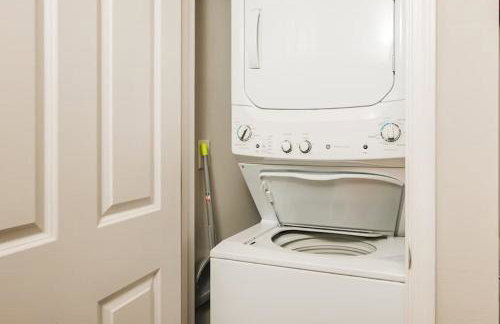 Walk to Stadium, 2 Parking Spots, Balcony & Pool - Foto 17