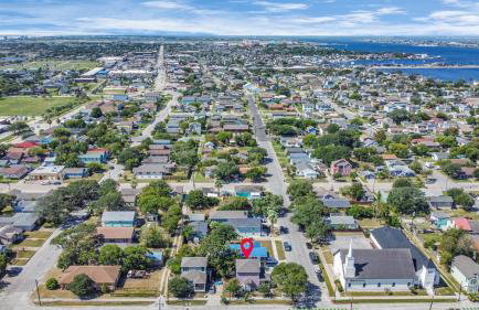 Summer Bliss 3BR Home, Walk to Beach Master Suite Sleeps 9 - Foto 8