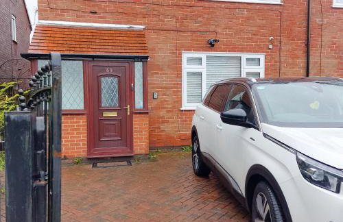 Delightful & Spacious Guest House in Farnworth Near Bolton Hospital - Foto 18