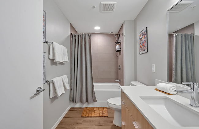 High-rise Apt Raleigh Free Parking Sunset View 1 - Foto 3