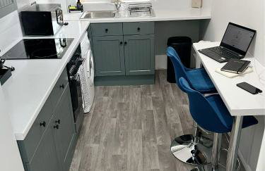 Stunning apartment in Beckton with Private Entrance - Photo 5
