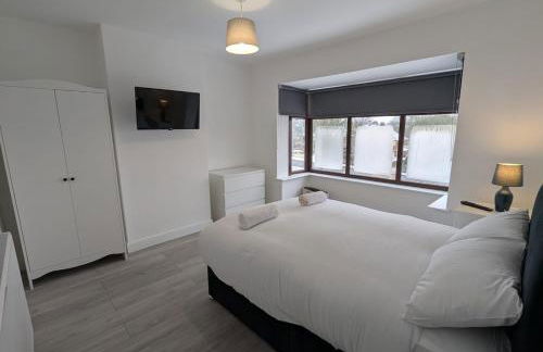 Spacious 4 Bedroom Home - Foto 15