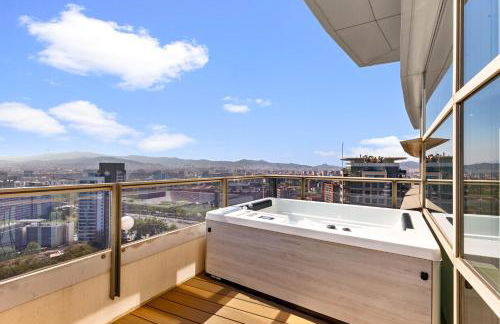 Penthouse Duplex with Epic Views - Photo 4