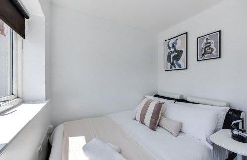 Stylish House with Driveway Parking, Self-Check-In, Fast WiFi and Smart TV by Yoko Property - Foto 7