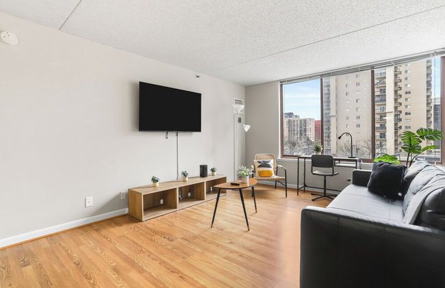 Crystal City Apartments near Reagan Airport - We Host - Photo 46