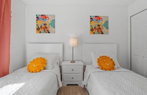 Stunning 4-bedroom Villa w/ Pool - Close to Disney Parks and Gulf Courses! - Photo 30