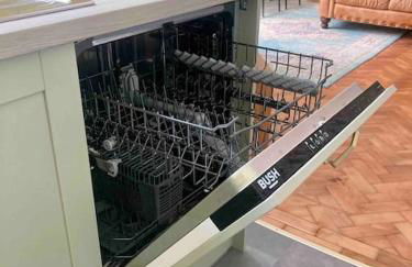 Spacious Semi-detached Southsea House, Free Parking On Drive - Photo 56