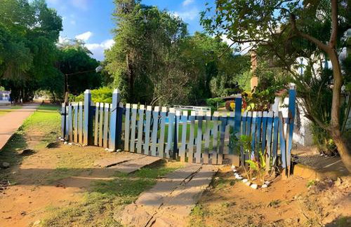 Casarão Miguel Pereira - Refúgio na Natureza com Lareira Externa, Piscina, Fondue e Amplo Jardim - 12 Min do Parque Terra dos Dinos - Foto 6