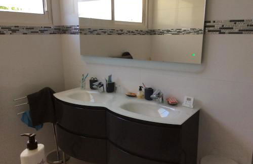 VILLA MIREILLE CALME ARBOREE PISCINE SANS VIS A VIS SECURISEE - Foto 28