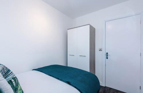 NEW!- GORTON PLACE By Greenstay Serviced Accommodation - 4 Bed 3 Bath House In Manchester - FREE Parking - FAST 250 Mbps Wi-Fi - Ideal for Contractors, Business Travellers & Relocations - Close to City Centre, Airport, Etihad Stadium - LONG STAYS WELCOME - Foto 23