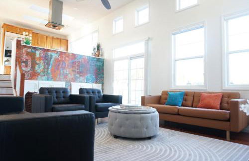 Riverside Home Near Beaches, Pier, downtown - Photo 1