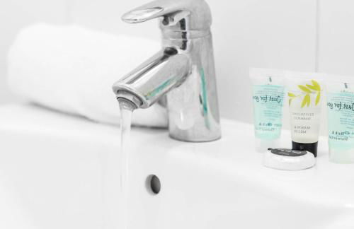 Three Bed House - Parking - Garden - Fast Wi-Fi 19LL - Foto 65