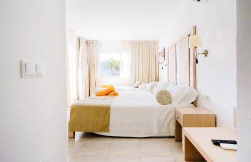 Apartamentos Es Caló - Photo 18