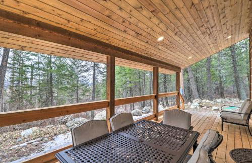 Cozy Homestead Cabin at Base of Columbia Mountain! - Foto 1