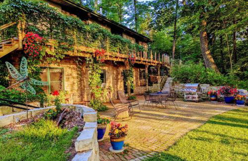 On-Site Trails Rock River Retreat in Jefferson! - Foto 1