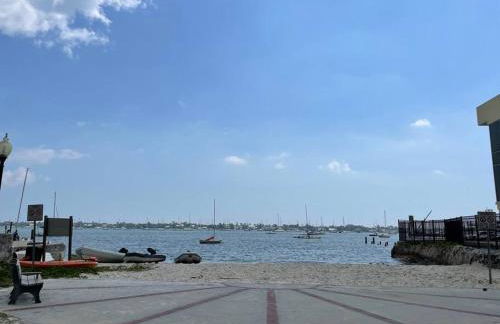 Hot tub, tiki bar, outdoor shower, near Intercoastal Waterway! - Foto 19