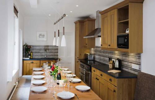 Stylish Central Bath House with five bedrooms - Photo 1