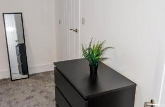 Spacious 2Bed - Great for Contractors - Driveway&Garden - Foto 7