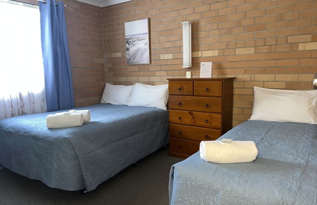 Emu Beach Chalets - Photo 8