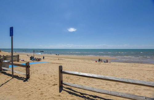 Newly Updated Home Close to Beaches - Foto 23