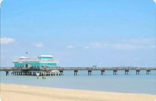 Steps from the Beach, sleeps 4!! - Photo 32