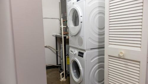 King Bed - Heart of PB - Jaw-Dropping Rooftop and Gym - Foto 2