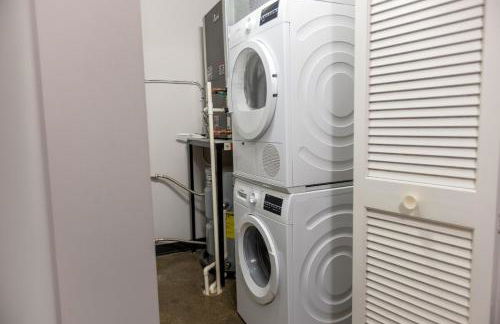 King Bed - Heart of PB - Jaw-Dropping Rooftop and Gym - Foto 2