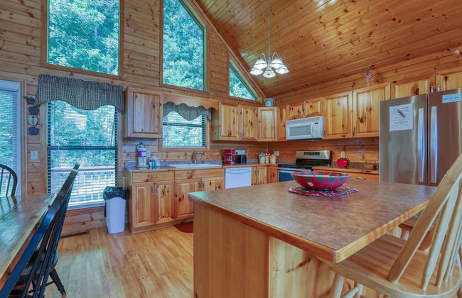 Moosetrax - 3 Bedrooms, 2 Baths, Sleeps 6 Cabin by RedAwning - Photo 9