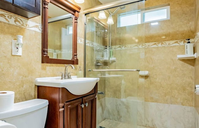 Modern Luxury in San Gabriel Valley Retreat - Foto 34