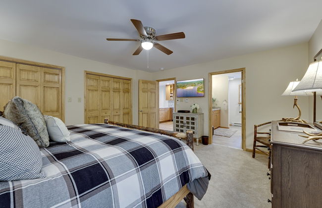 Pocono Paradise by Avantstay Lakeside Retreat, Hot Tub, Game Room, Near Beach - Foto 4