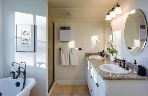 Walk to Town, Beach, Modern, Gourmet Kitchen, EV - Foto 30