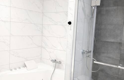 La Parenthèse Impériale Gare à 300 m Balnéo Sauna - Foto 23