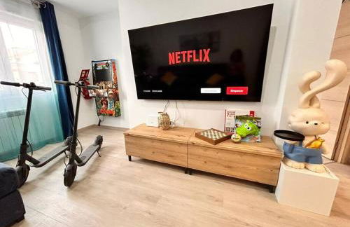 LUJO Proyector, Maquina Arcade, Wifi y Patinetes - Foto 25