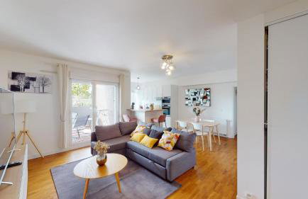 Live Like a Local Stylish 2BR with Balcony & Parking - Foto 1