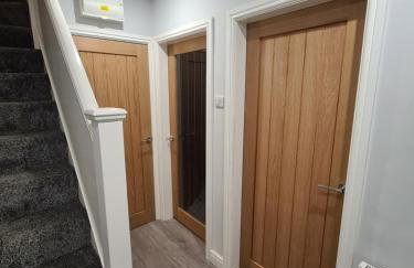 Whole House - 4 Bedrooms - Parking - Sleeps 8 - Foto 1