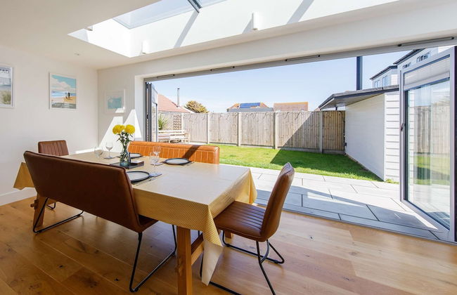 Delightful Seaside Hideaway 5 Mins to Beach - Photo 67