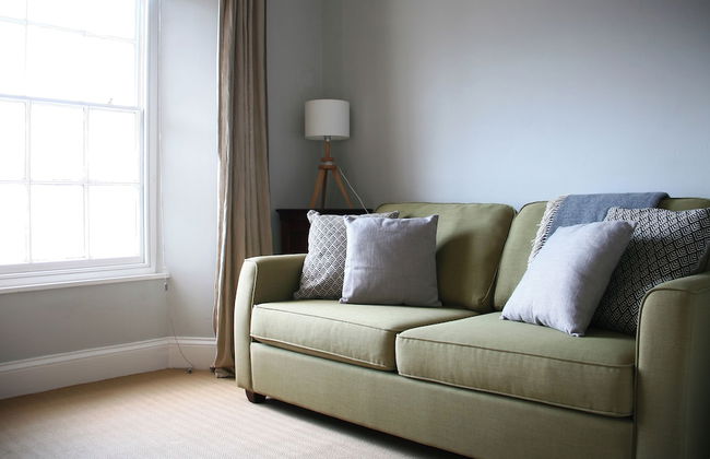 Beautiful 6-bed - Sleeps 12 - Stunning Views - Photo 15