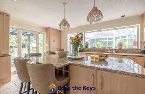 Detached countryside family home, set in extensive private gardens, with a hot tub - Pass the Keys - Photo 9