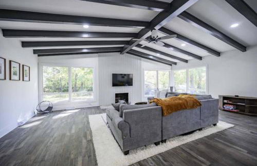 Gorgeous Renovated Home With Large & Private Lot - Foto 12