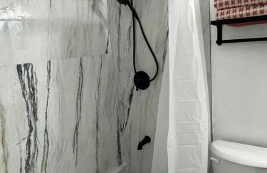 Cozy Retreat Near EWR with NYC access - Photo 14