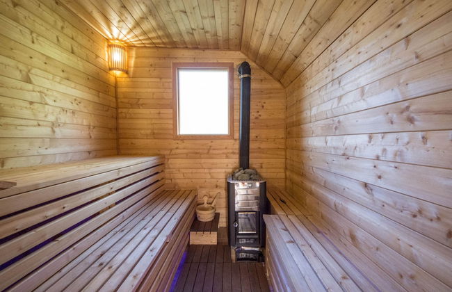 Adorable Home With Pool & Hot Tub Surrounded by Beautiful Nature - Photo 14