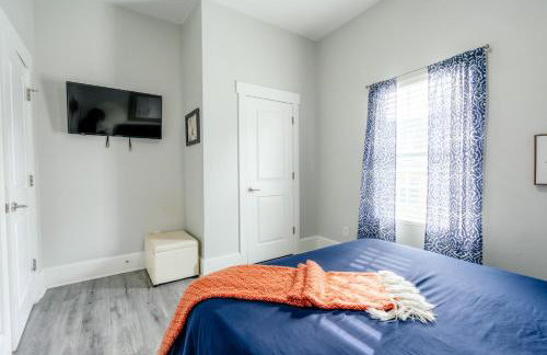 Renovated, Pet friendly, Yard, 2 Miles to Downtown - Photo 19