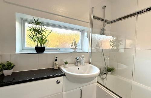 Beautiful 5-Bed East Sussex Home with Hot Tub - Foto 38