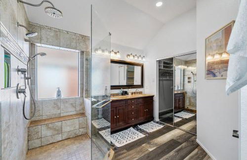 Frisco Escape Oasis Home w/Spa - Foto 27