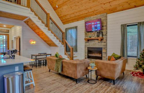 Luxury Winter Cabin! Hot Tub - Fire Pit - Decks - Game Room - Foto 4