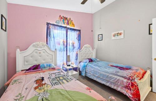 Entire Disney Retreat Home minutes from Disney, Shopping, and Restaurants 4br,2ba,7beds sleeps 10 - Foto 19