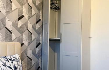 Wigan 2-Bedroom Modern house - Cozy & Relaxing Stay - Photo 2