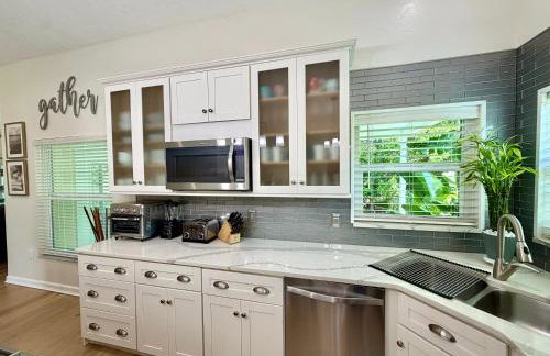 Near KSC - Peaceful Spacious Home for 6 - Fully Stocked Kitchen and Coffee Bar - Foto 6