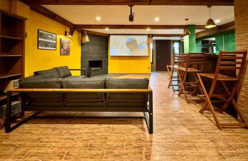 Casa familiar junto al Lago de la Encantada con zona de juegos, BBQ y cine - Foto 18